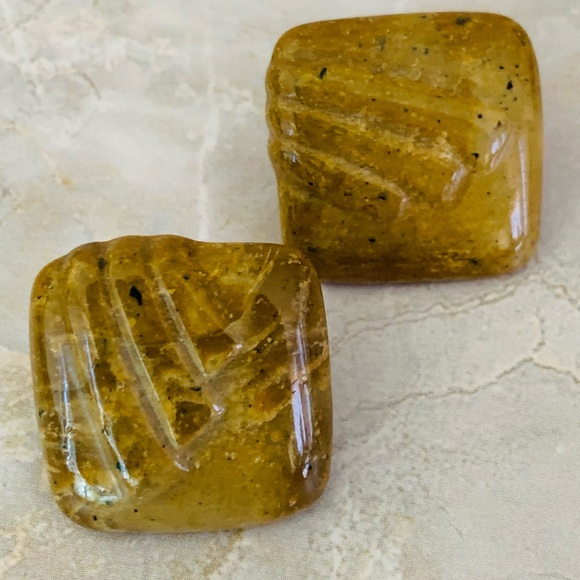 Vintage Square Faux Shell Design Earrings - Picture 1 of 6